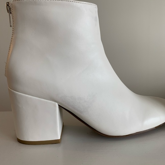 Nasty Gal White/Ivory Ankle Booties, size 37/5.5 - Picture 4 of 4